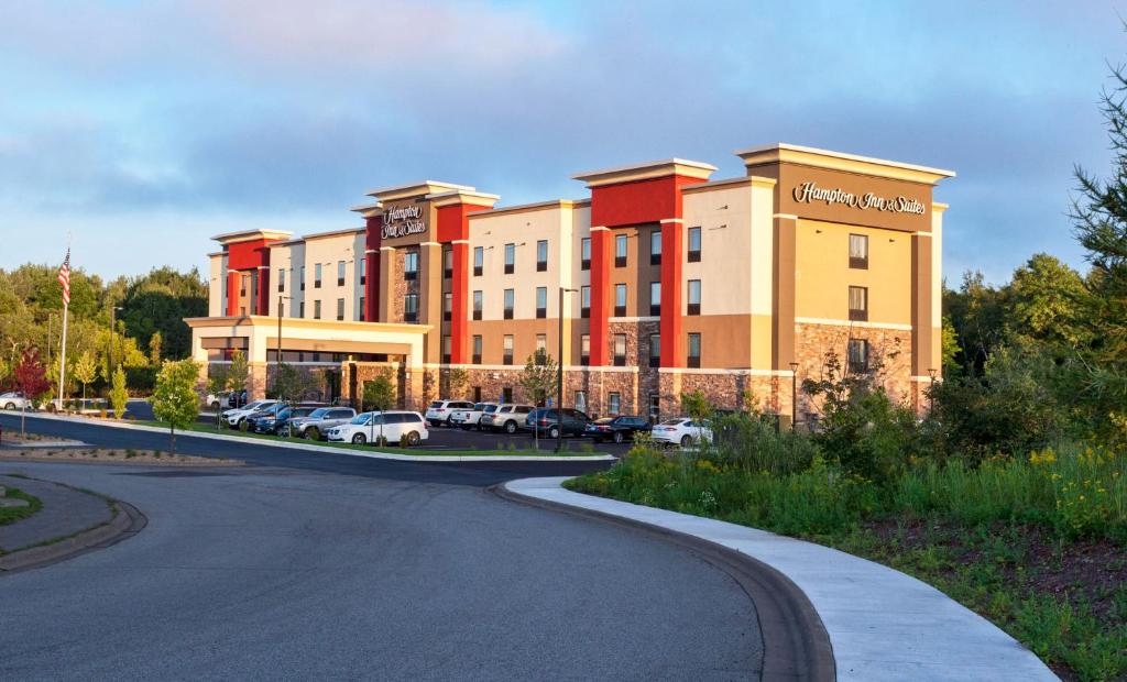 Hampton Inn & Suites Duluth North Mn - image 4